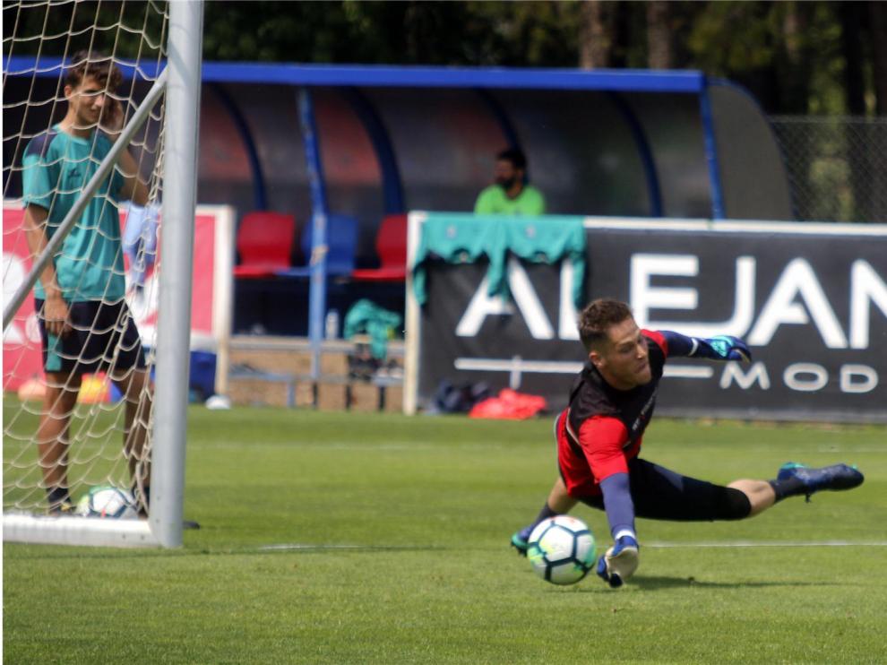 La llegada de Remiro al Huesca está en punto muerto