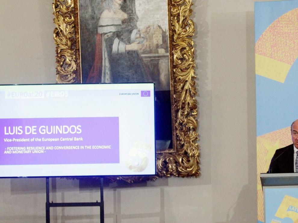 El paro cae al 7,9 % en la eurozona y se mantiene en 6,7 % en la UE en noviembre