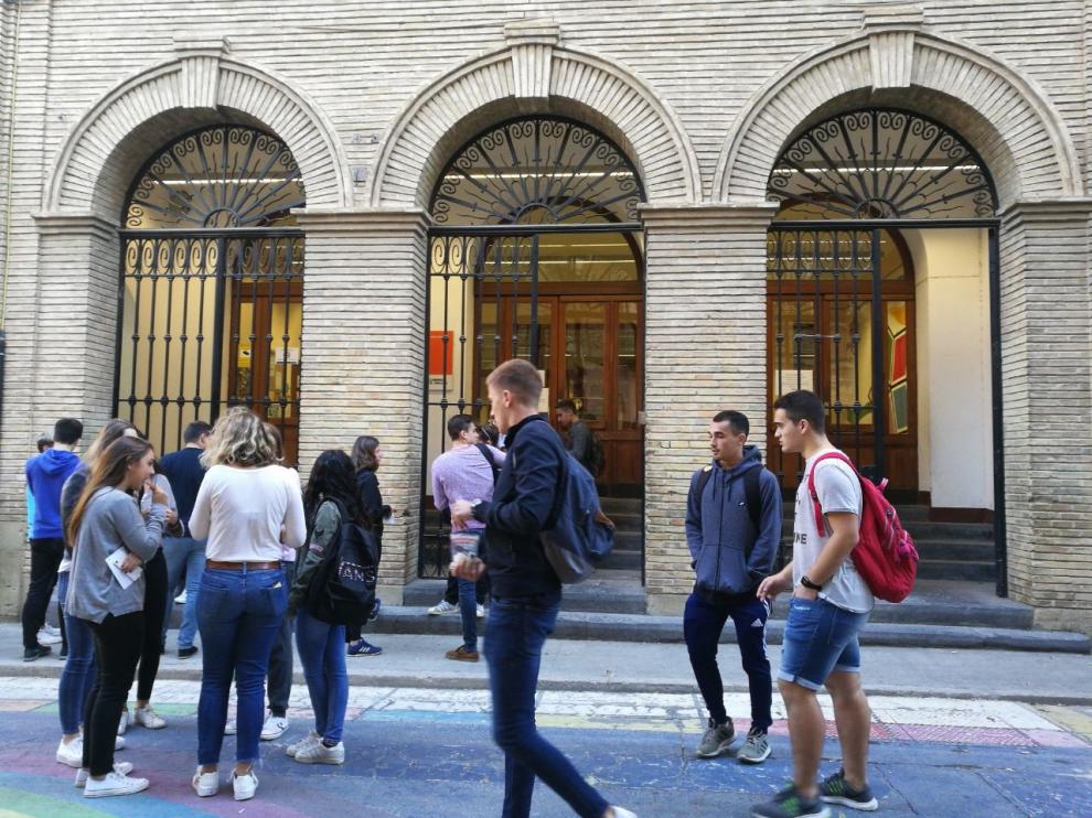 El Campus de Huesca acoge la presentación del programa educativo aragonés 'Del cole al grado'