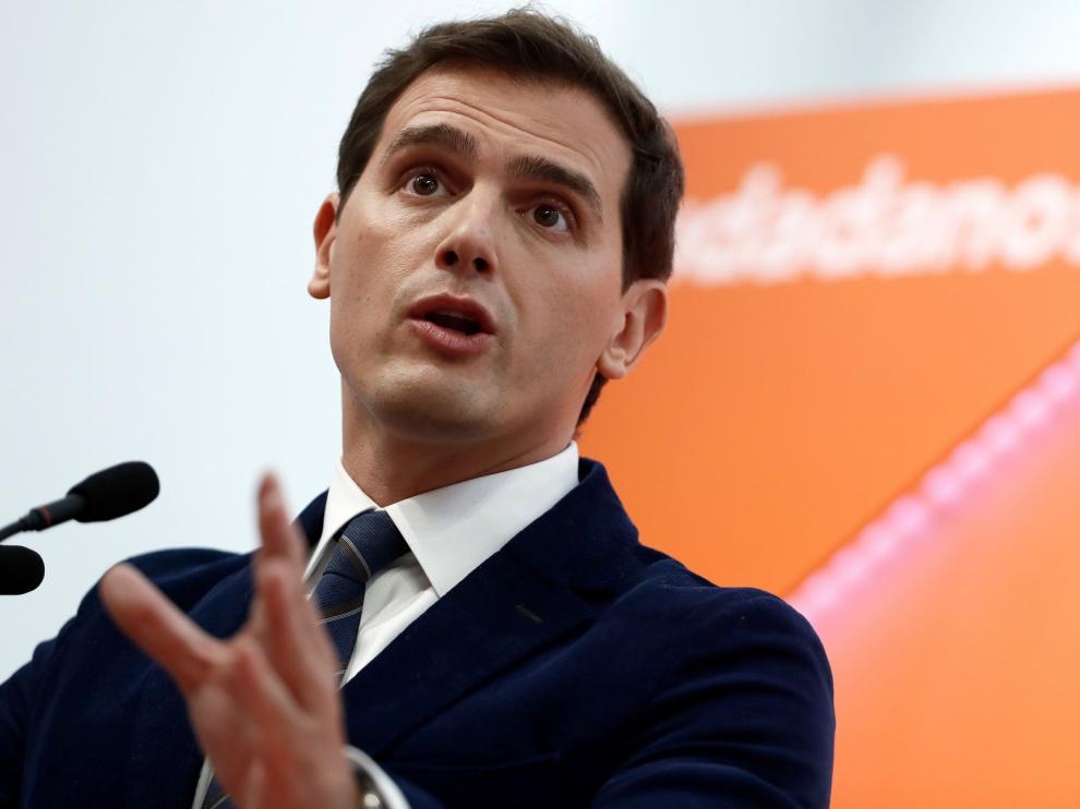El PP logra el apoyo de Cs y Vox para gobernar en Andalucía