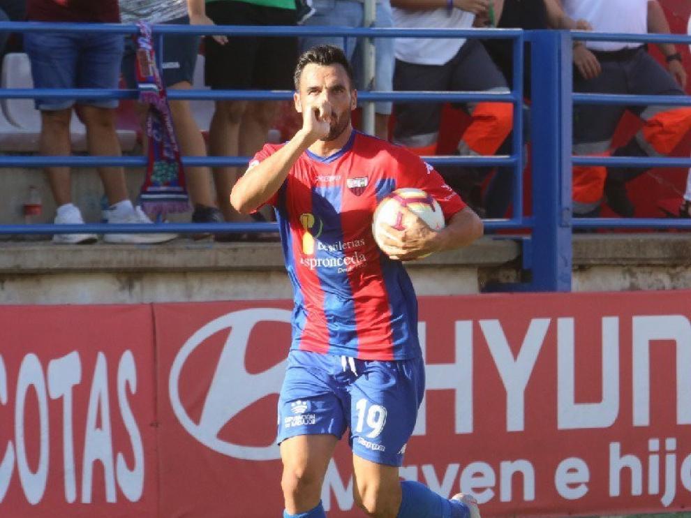 El Huesca negocia con Gallego un contrato de larga duración