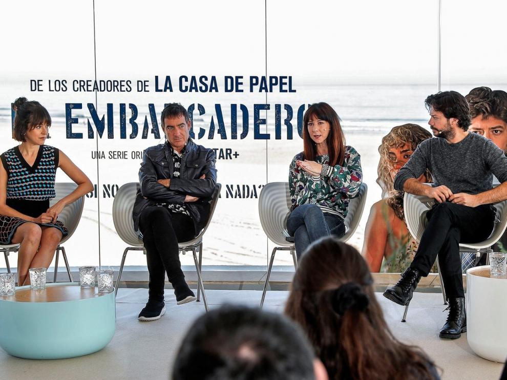 Los prejuicios del poliamor dominan "El embarcadero"