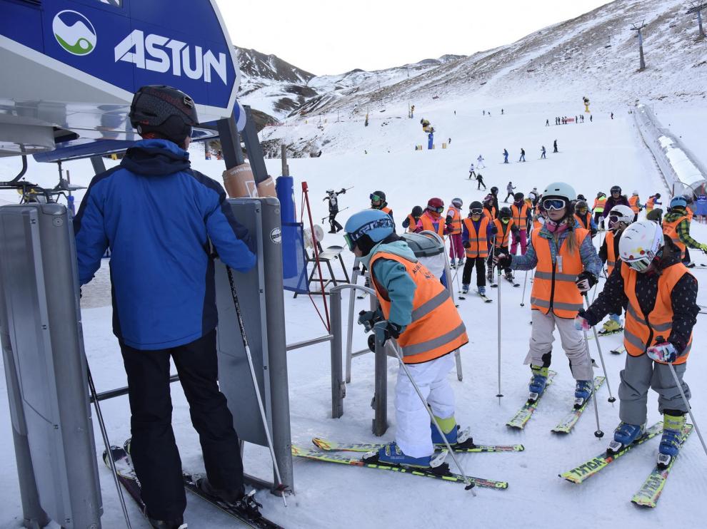 La Campaña de Esquí Escolar provincial llevará a disfrutar de la nieve a 3.200 jóvenes