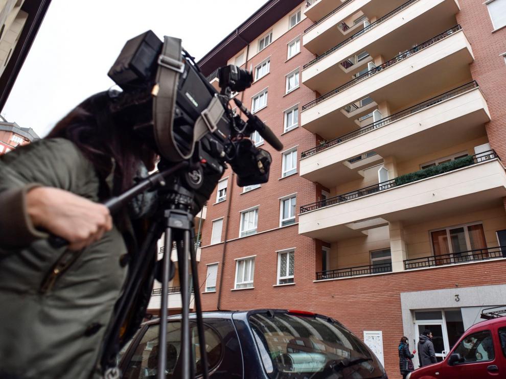 Hallan el cadáver de una niña y su madre en estado grave en su casa de Bilbao