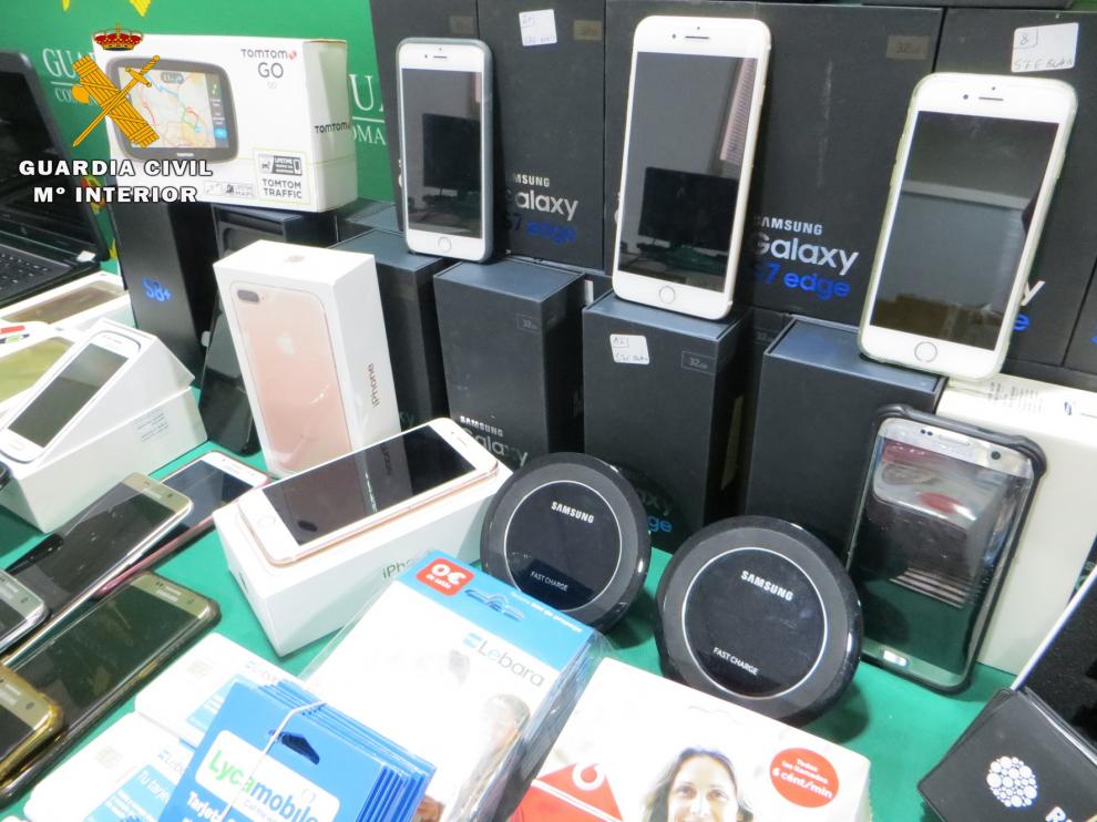 La Guardia Civil esclarece 13 estafas en cinco municipios altoaragoneses con la operación 'Telefones'