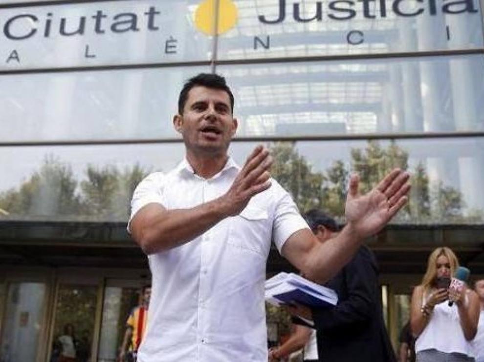 Aplazado el juicio de paternidad contra Julio Iglesias