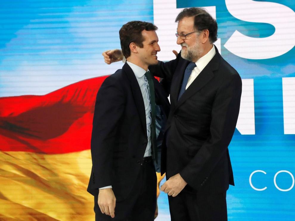 Rajoy llama al PP a "mantener sus posiciones y no asustarse"