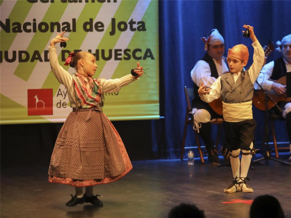 Huesca vibra con el folclore en el Certamen Nacional de Jota