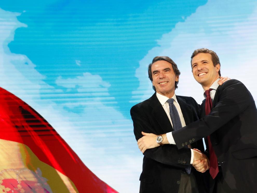 Aznar vuelve al PP y proclama a Casado como el "gran líder"