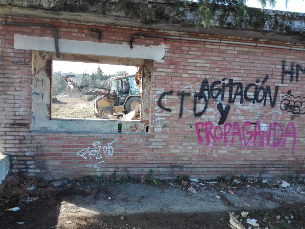 Comienza el derribo de las antiguas instalaciones deportivas de La Virgen del Plano