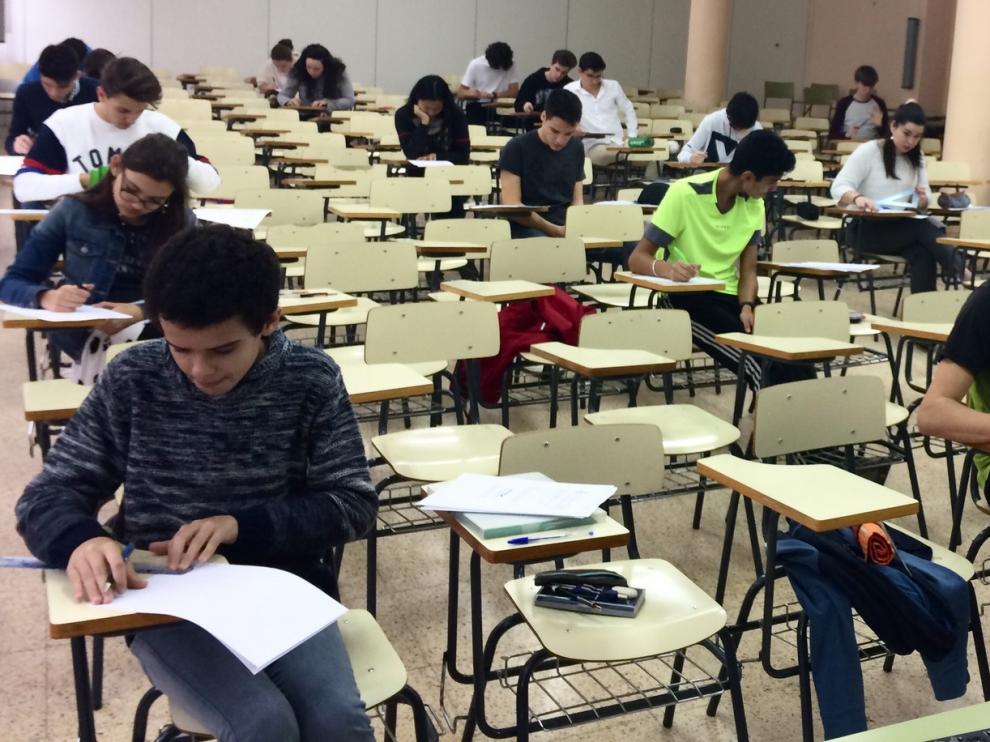Veintinco alumnos del IES Lucas Mallada participan en la Olimpiada Matemática