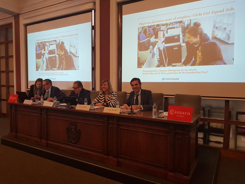 Pilar Alegría llama al tejido productivo a comprometerse “en el empujón definitivo” por la igualdad real