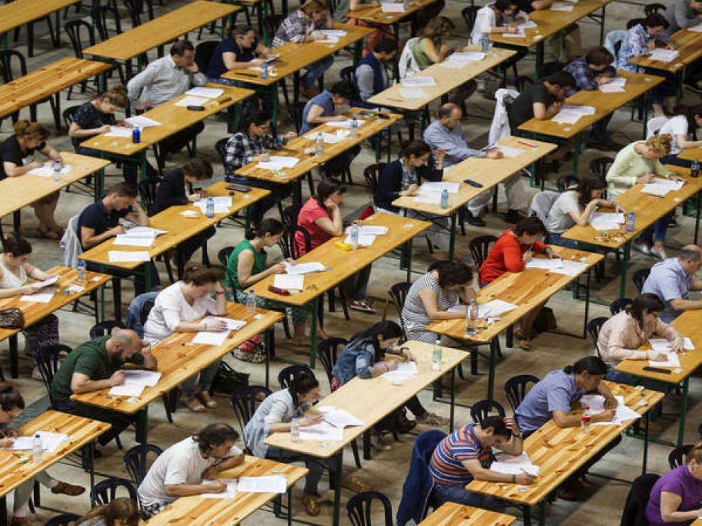 Gobierno y sindicatos firman estabilizar 2.431 plazas en la Administración General