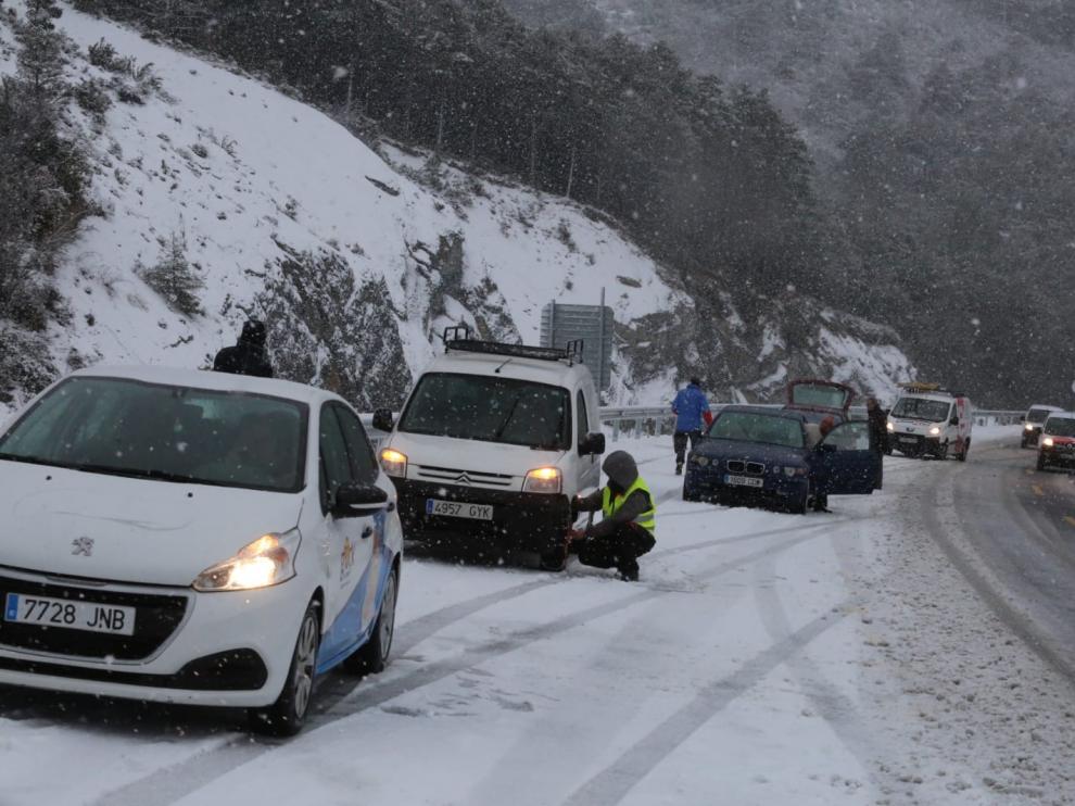 Un total de 39 provincias tienen este miércoles riesgo por lluvia, viento, oleaje o aludes y aviso rojo por nevadas