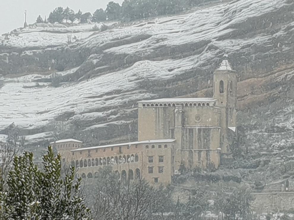 La nieve no ha dejado ni un solo rincón de la Ribagorza por pintar de blanco