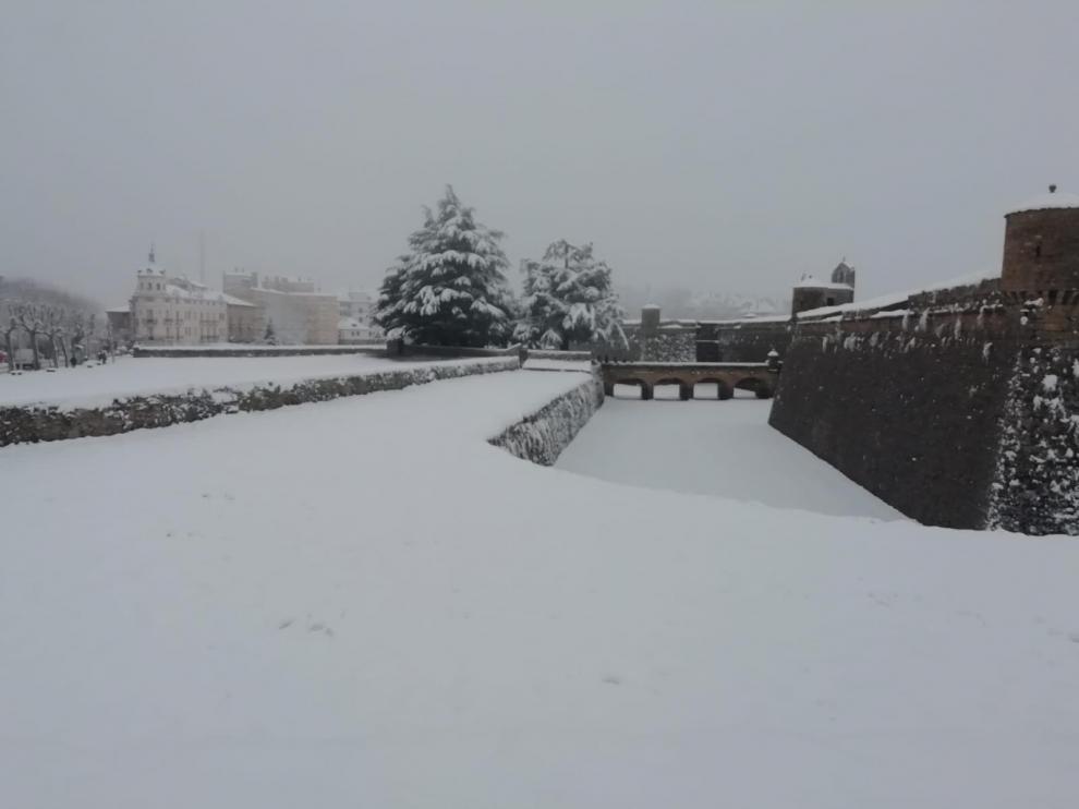 Intenso trabajo en Jacetania para limpiar de nieve los accesos a las localidades jacetanas