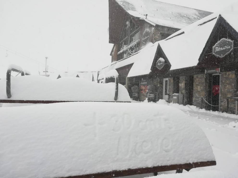 Las estaciones de Aramón registran más de medio metro de nieve fresca