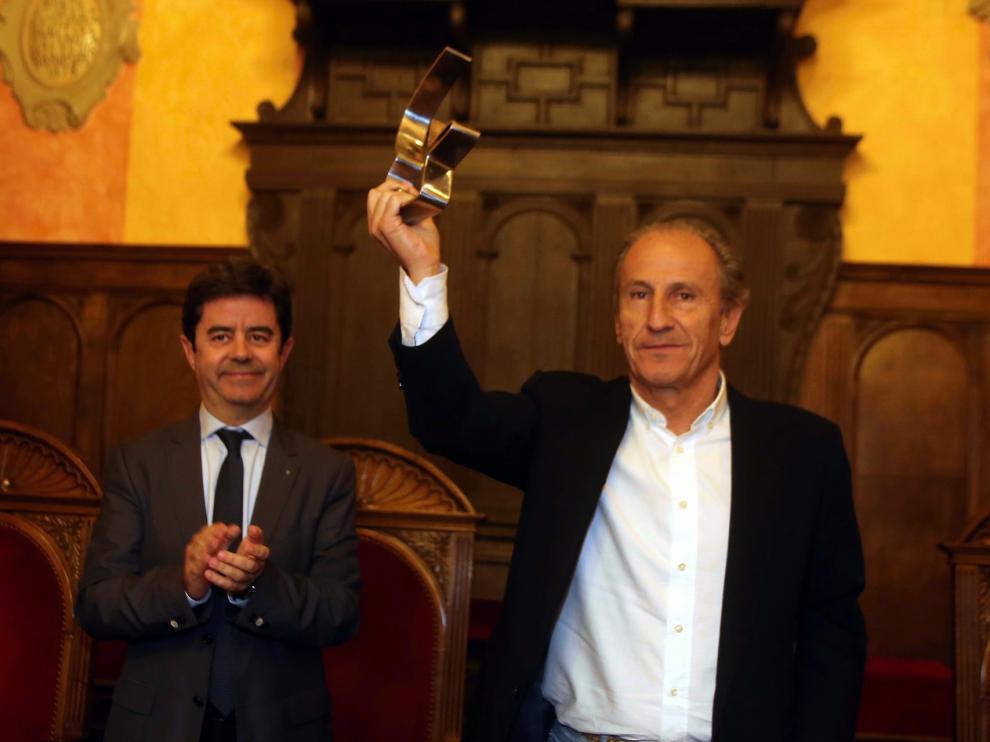Petón recibe el trofeo "Julio Brioso": "Este premio distingue el trabajo de la SD Huesca en estos años"