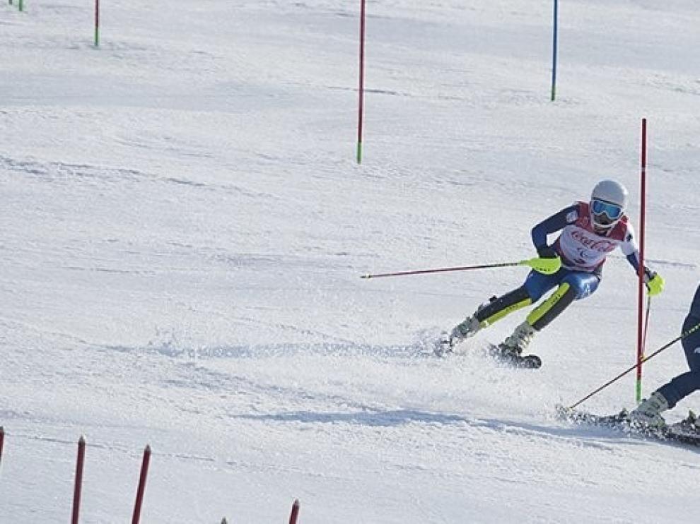 Santacana y Galindo no logran concluir el Slalom