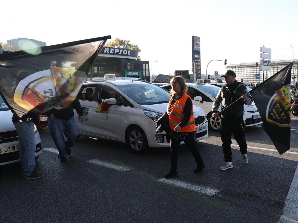 Los taxistas ven "insuficiente" el preacuerdo y seguirán de huelga
