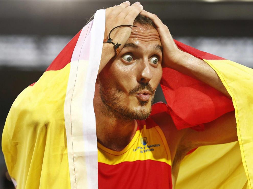 Toni Abadía, abonado del Huesca y "fanático de un equipo que le echa narices"