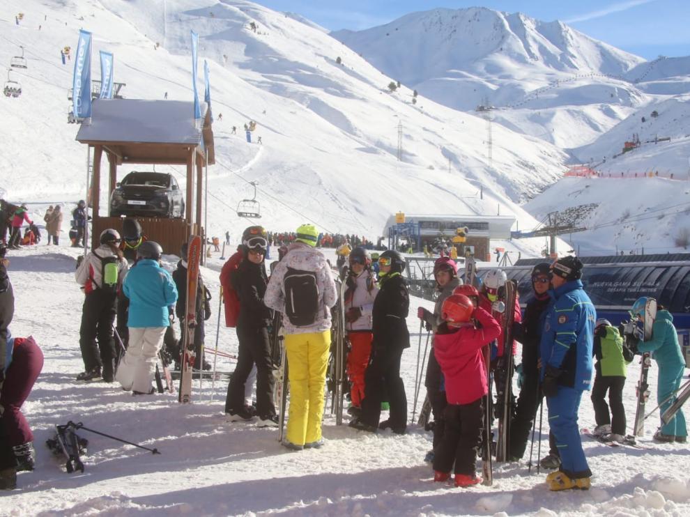 Aluvión de esquiadores en las estaciones del Pirineo durante el fin de semana