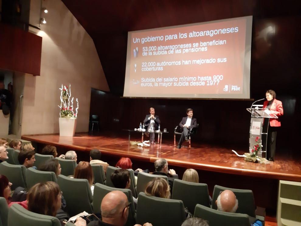 La ministra de Trabajo sostiene en Huesca que la cohesión y la paz social son "esenciales para todo"