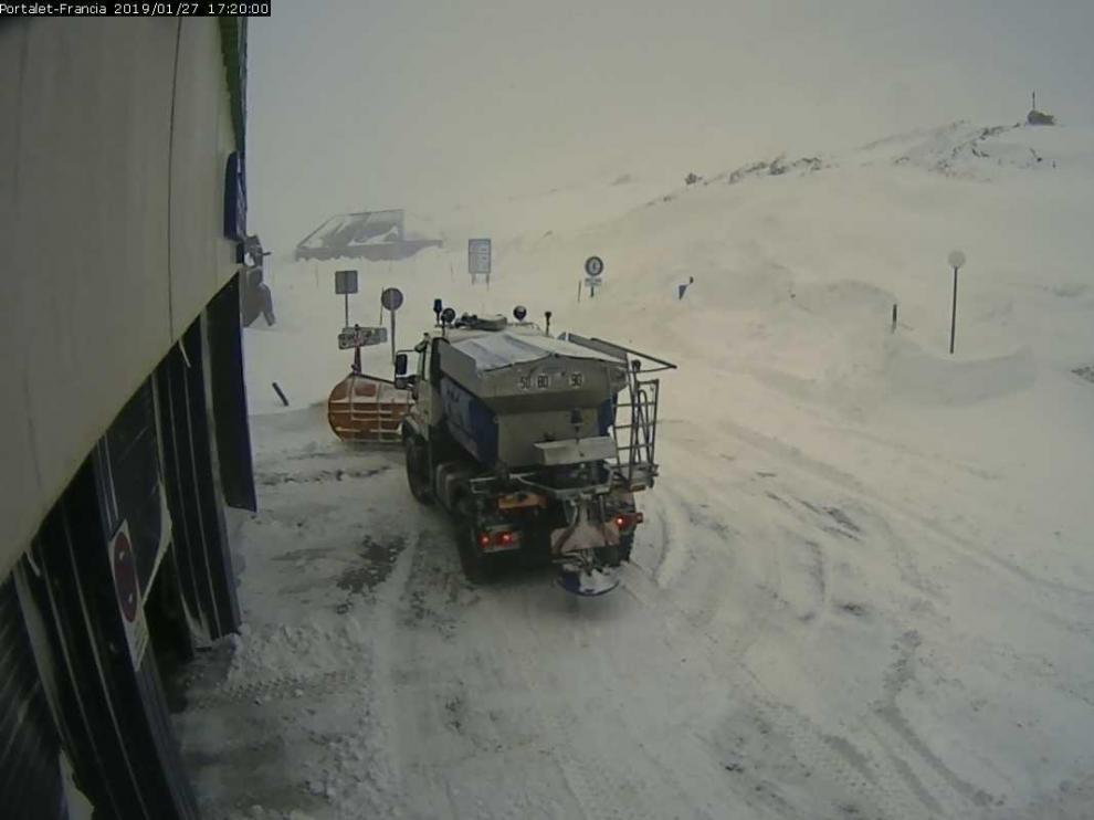 Cierran de nuevo El Portalet por nieve y fuertes vientos