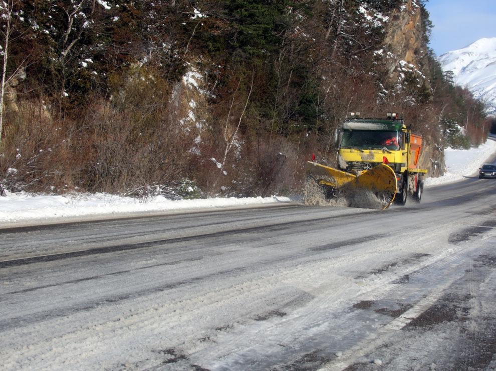 Se restablece el tráfico por el túnel de Somport, aunque siguen los problemas en otras carreteras de Huesca