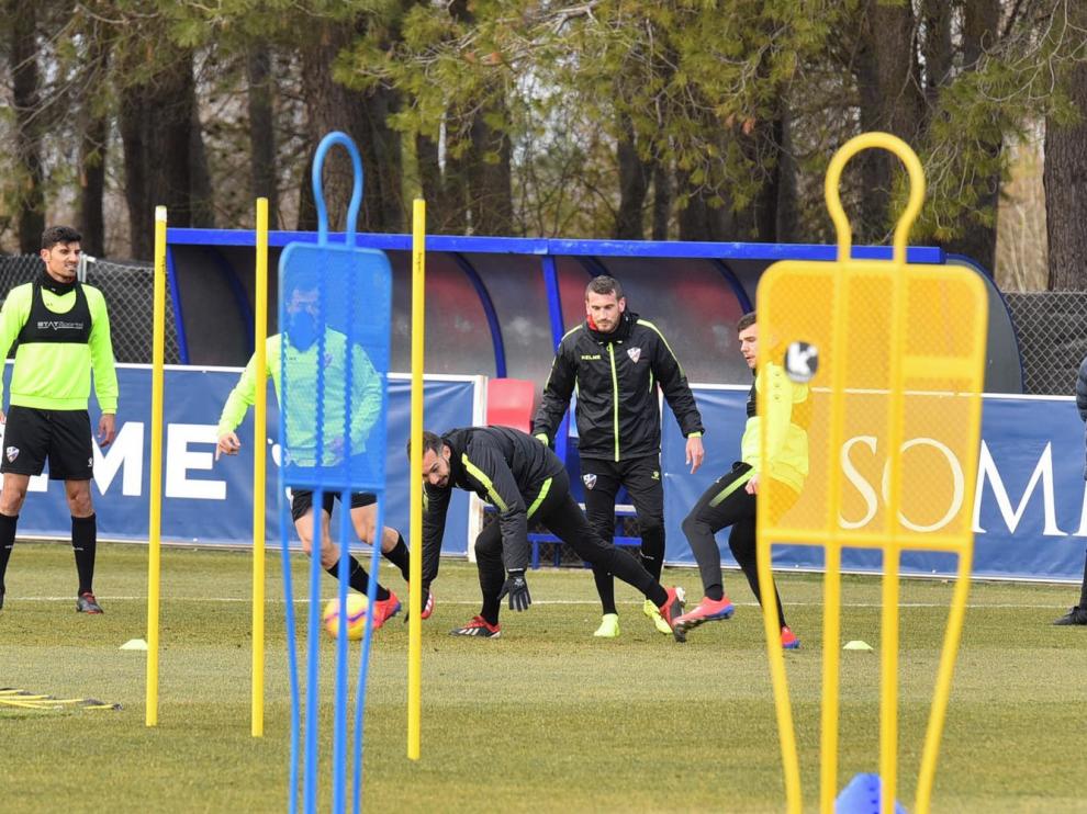 El Huesca tiene tres días para incorporar los últimos fichajes y cerrar la plantilla