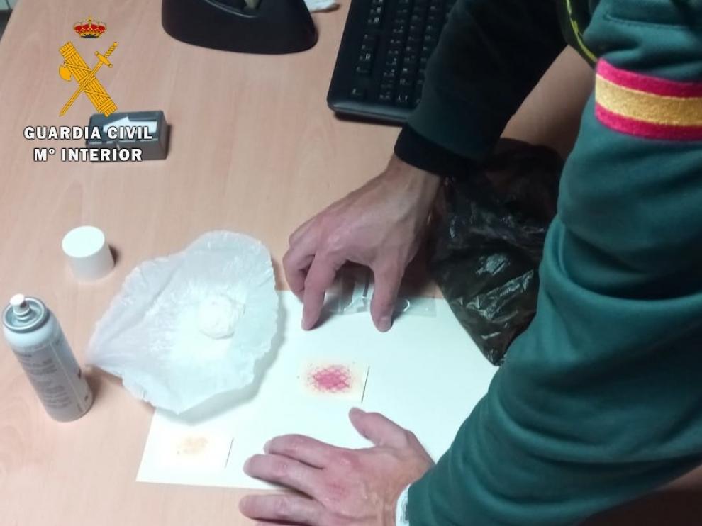 Un fuerte olor a droga "delata" a una persona en un control en Torres de Barbués