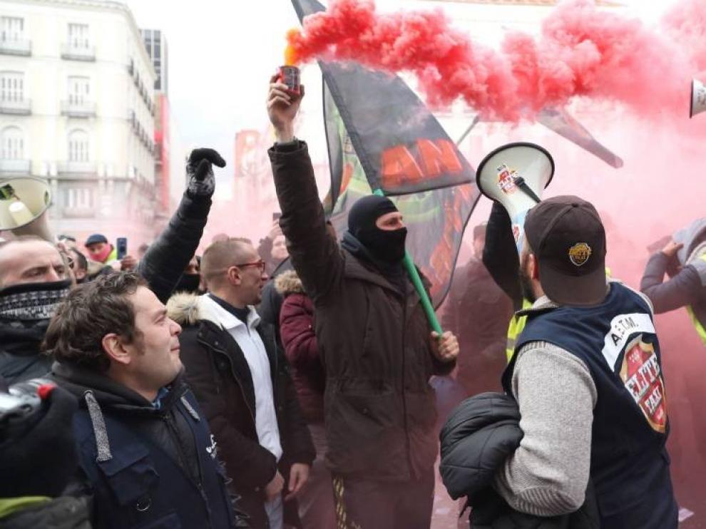 Taxistas piden precontratación de 1 hora y recorrido mínimo de 5 km para VTC