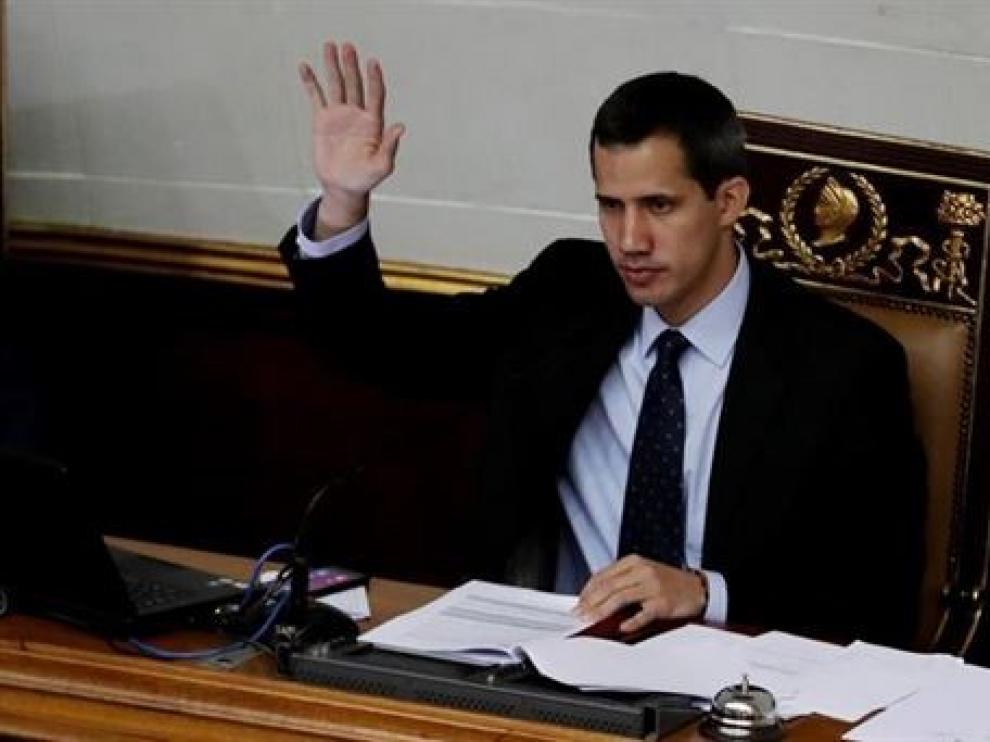 El Tribunal Supremo de Venezuela prohíbe a Guaidó salir del país y congela sus cuentas