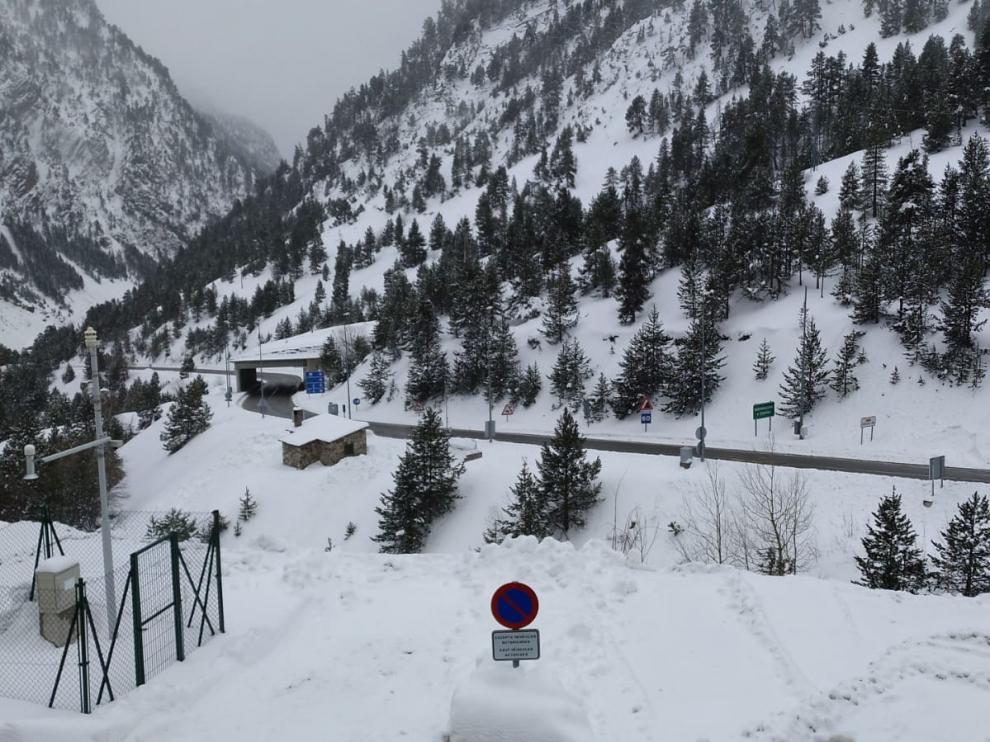 Las nevadas no cesan y mantienen cerrado el puerto de Portalet