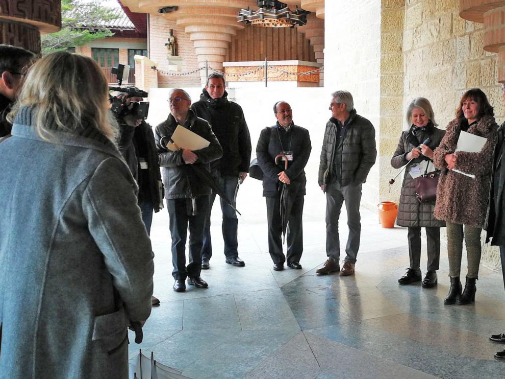 Alcaldes de Ribagorza y Sobrarbe visitan Torreciudad y conocen su proyecto de renovación
