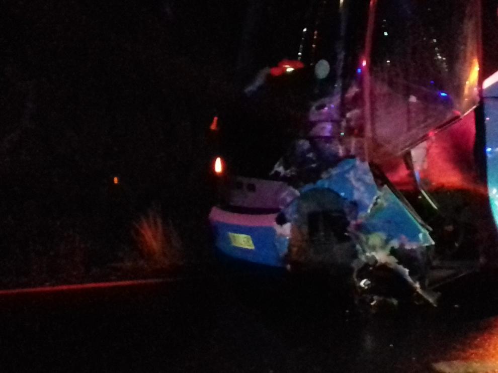 Herida grave tras chocar su vehículo con un autobús en Viacamp