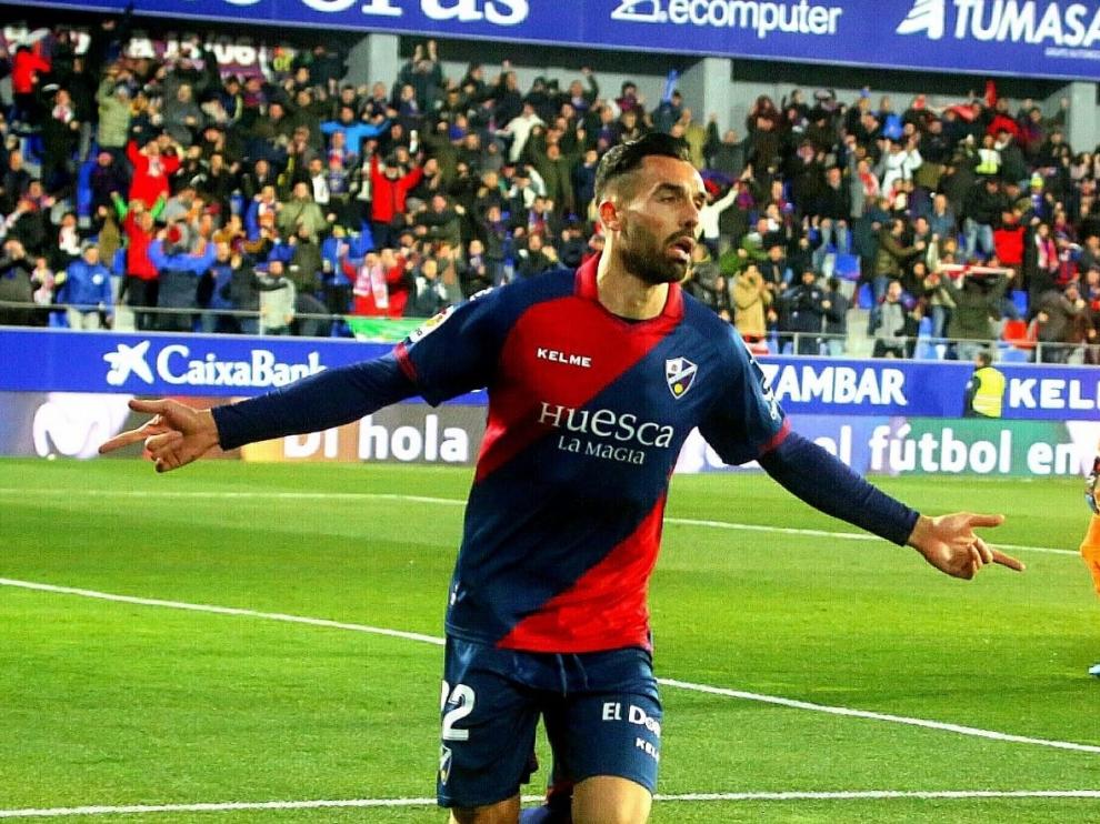 El Alcoraz vive por fin su gran fiesta tras golear el Huesca al Valladolid