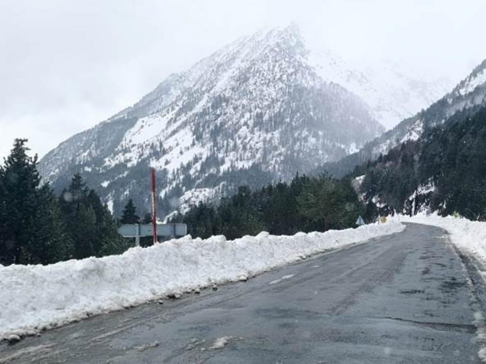 El túnel de Bielsa se cierra al tráfico por un alud en la vertiente francesa