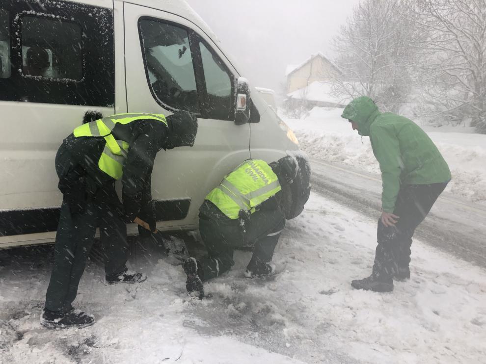 La Guardia Civil brinda asistencia en carretera a causa del temporal