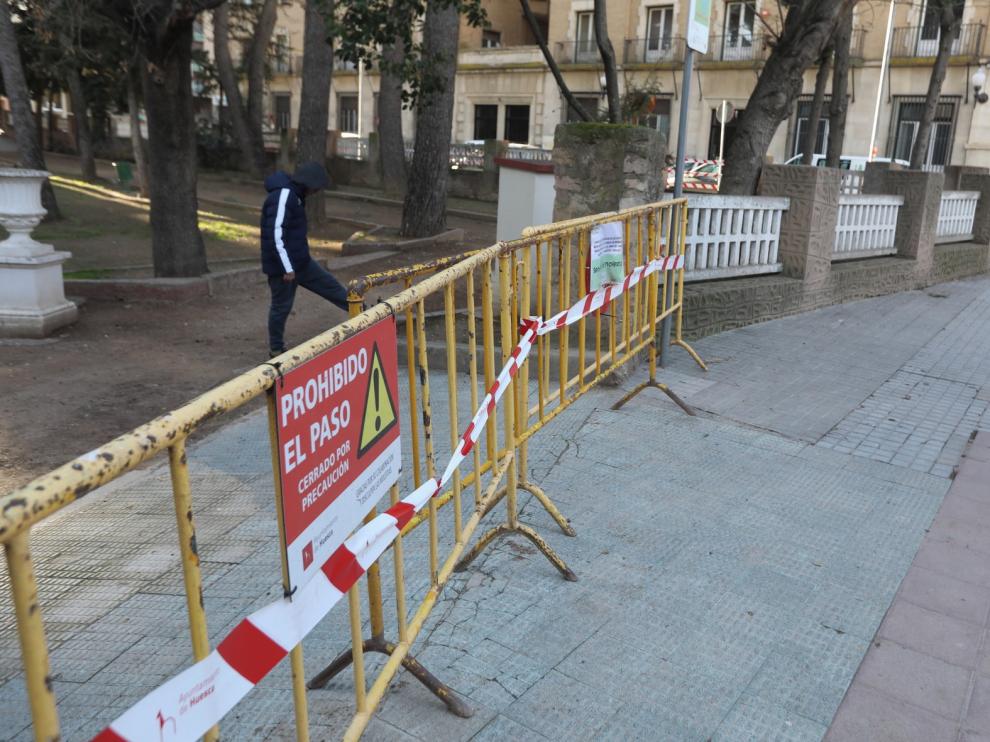 Las rachas de viento dejan pequeñas intervenciones en la ciudad de Huesca