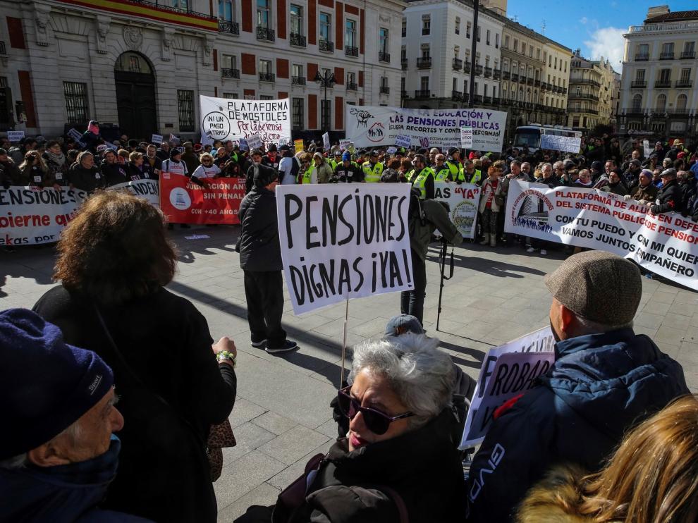 Pensionistas y taxistas unen sus movilizaciones en Madrid
