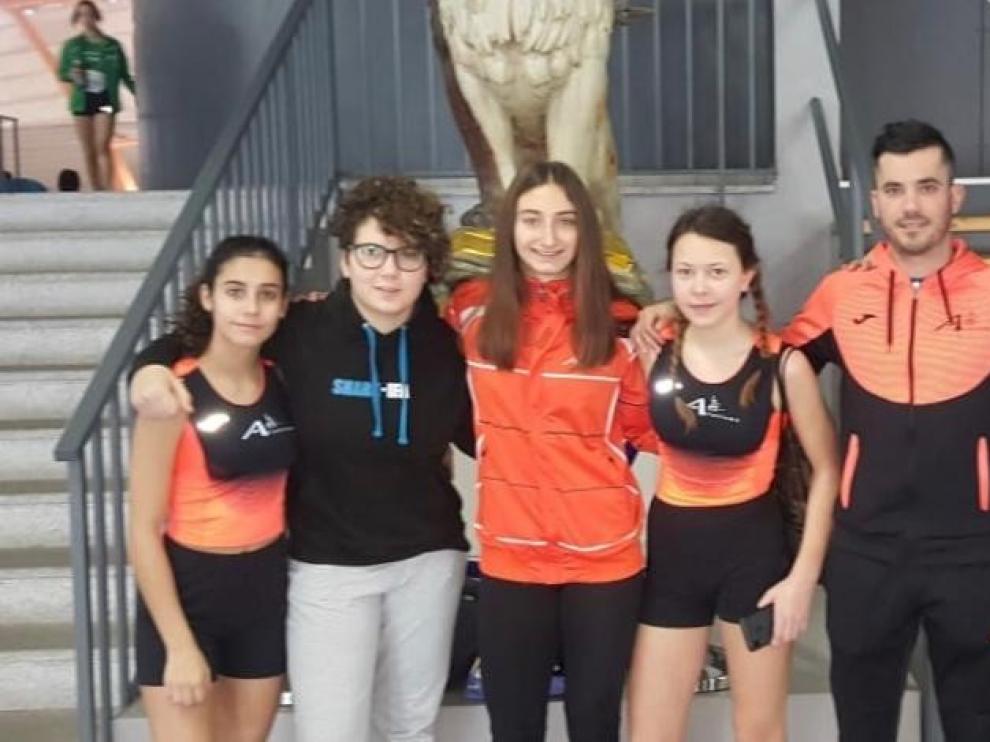 Hinaco y Zoiti se suben al podio en el regional de atletismo de pista cubierta
