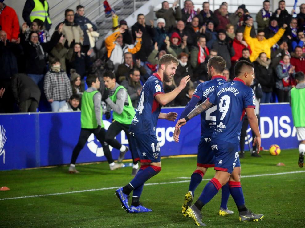 Ocho futbolistas del Huesca y seis cedidos tienen contrato para la próxima temporada