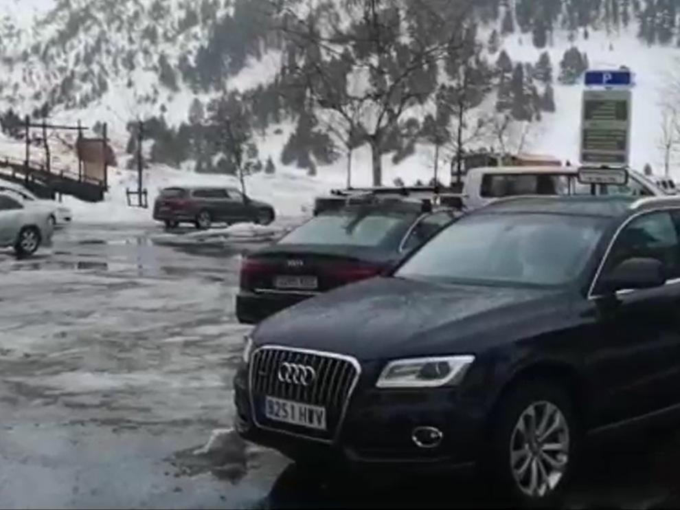 Evacuadas medio centenar de personas que estaban aisladas en el Hospital de Benaque