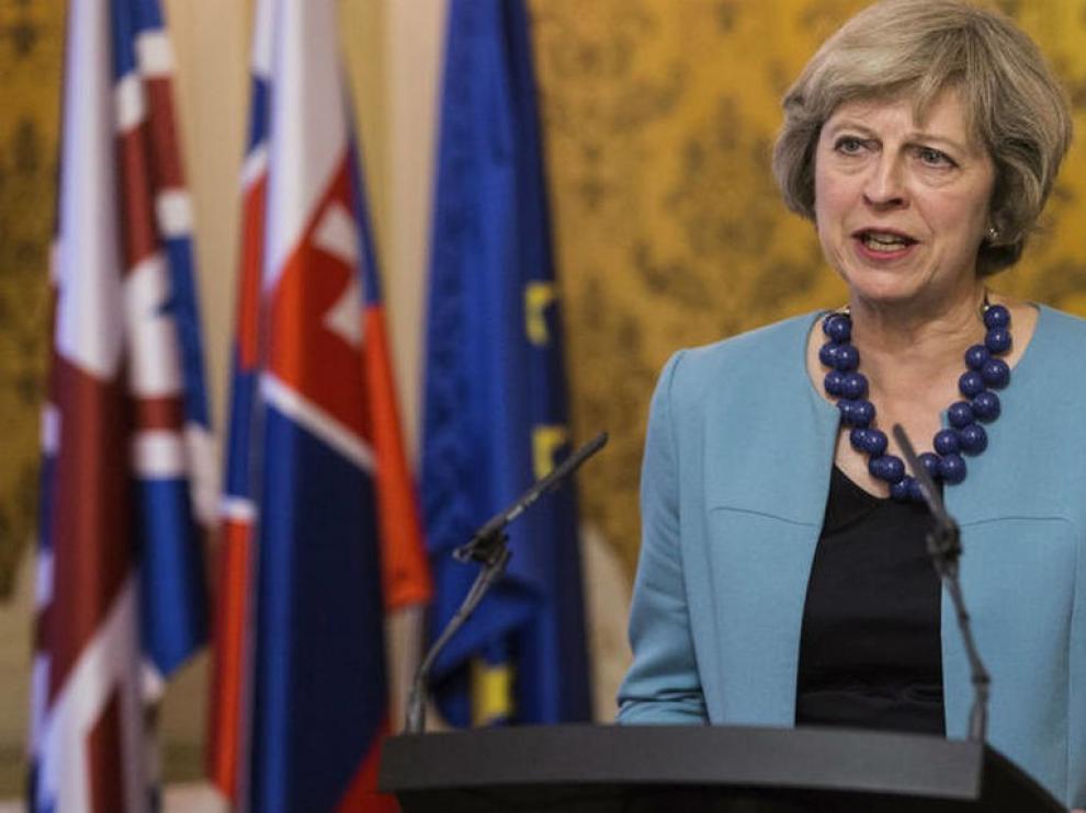 May se reunirá con Juncker en Bruselas el jueves para abordar el "brexit"