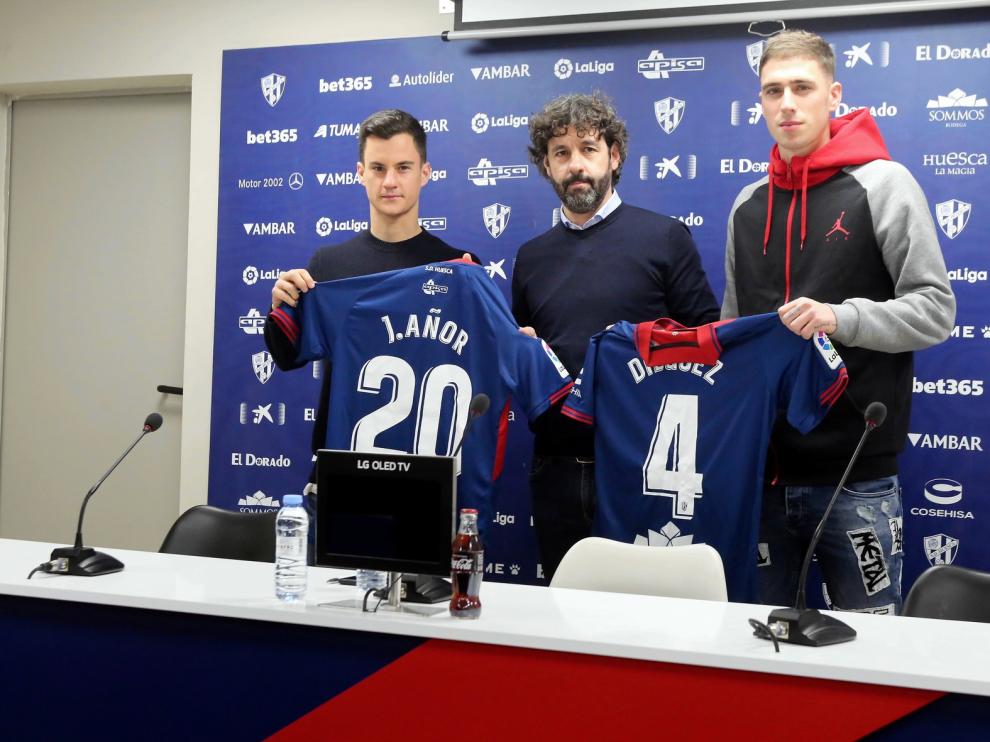 Emilio Vega, director deportivo del Huesca: "El cómputo general del mercado es satisfactorio"