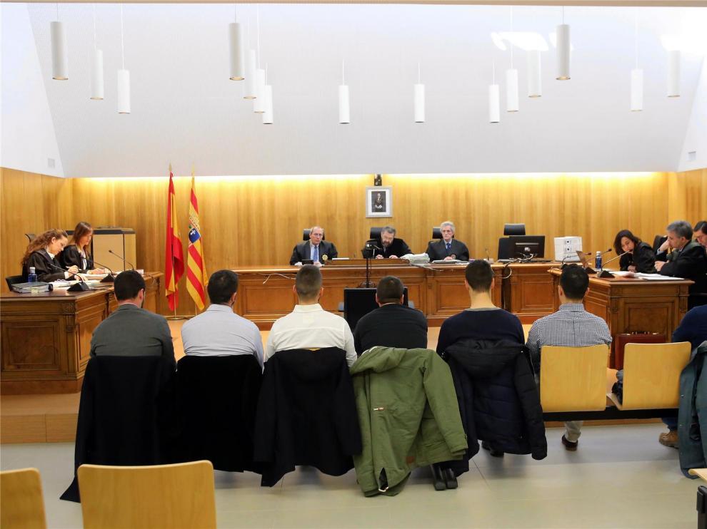 Absueltos siete militares acusados de agredir a dos hombres en una trifulca en un bar de Jaca