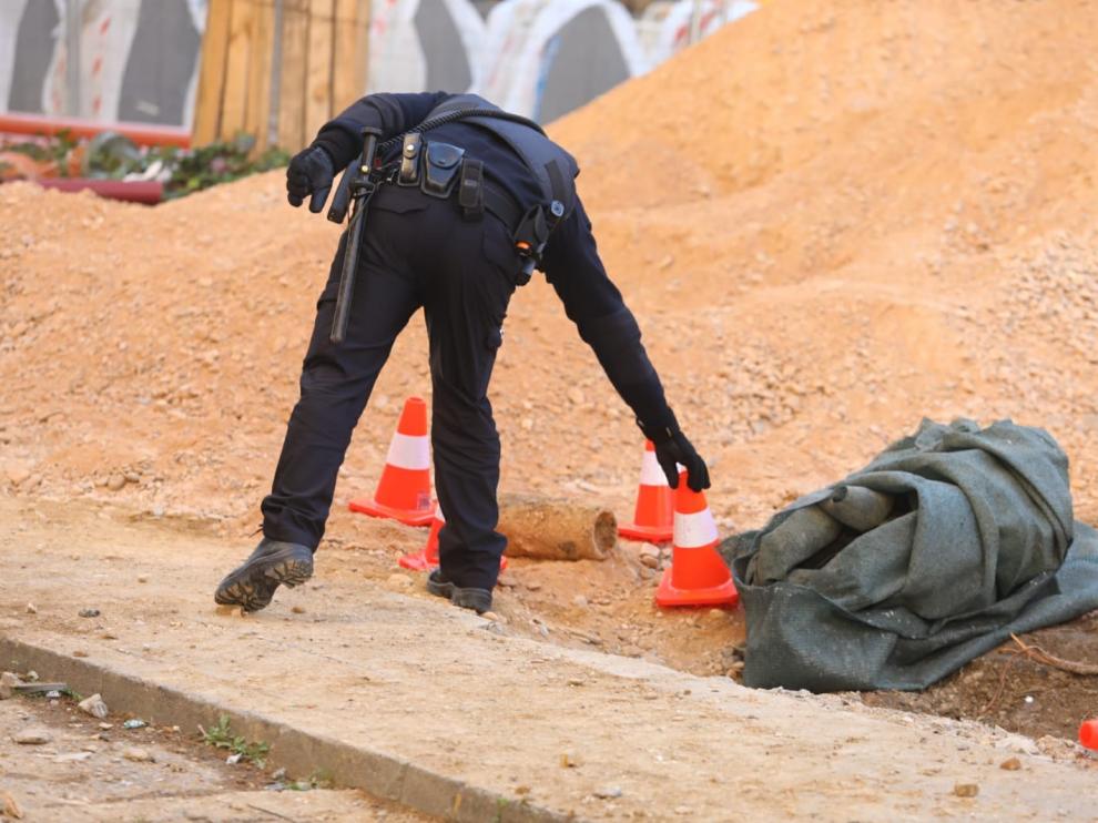 La Policía Nacional neutraliza un proyectil de la Guerra Civil hallado en el paseo Ramón y Cajal de Huesca