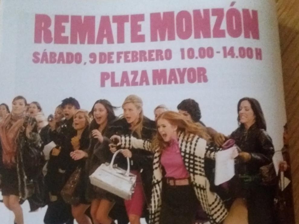 Un grupo de mujeres que corren "desaforadas" hacia unas rebajas, genera polémica en Monzón
