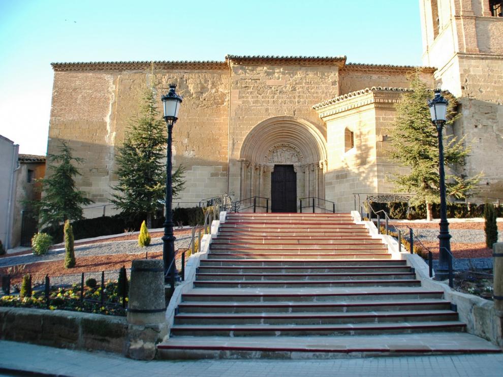 Preocupación por el deterioro de la portada de la iglesia de Peralta de Alcofea